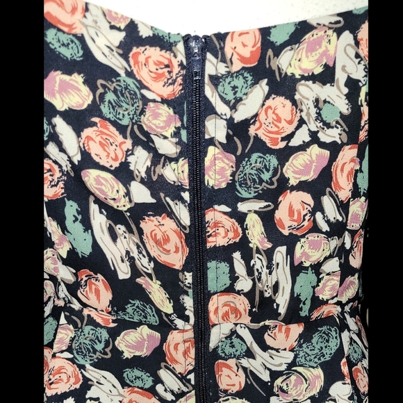 💚 FOREVER 21 Plus Lined Floral Dress; size XL
Wear it by layering! - Picture 5 of 8